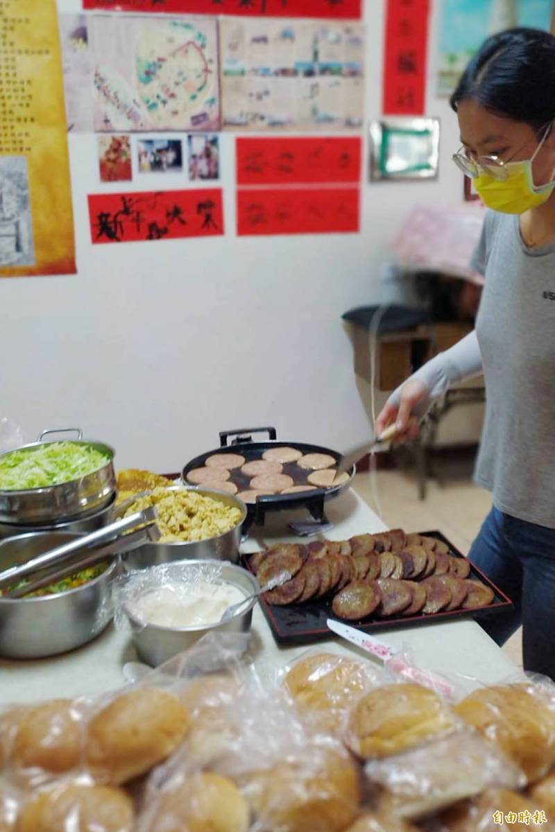 感謝擋住Delta病毒 偏鄉女孩20歲生日心願做漢堡送醫護 - 生活 - Vimarsana News