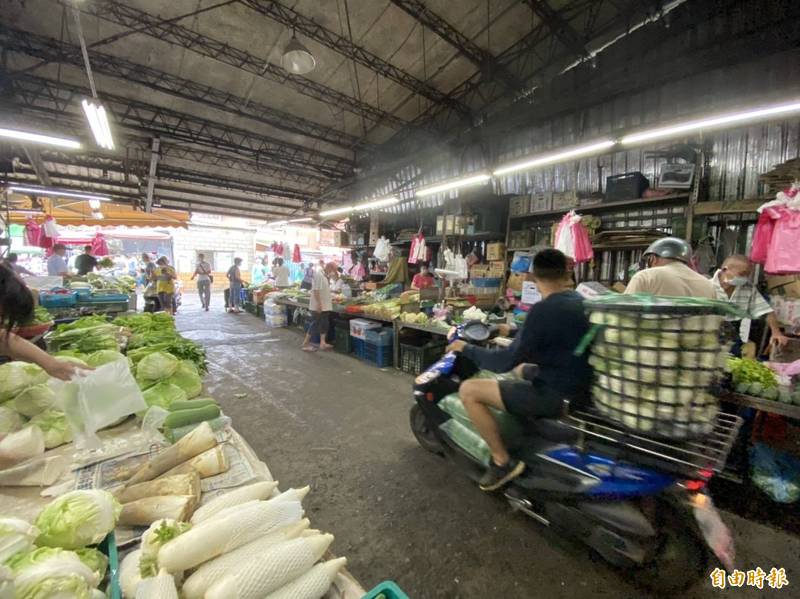 台北市第一果菜批發市場爆發群聚，萬華區日祥里、興德里、忠貞里都在第一果菜批發市場附近。圖為第一果菜批發市場。（資料照）