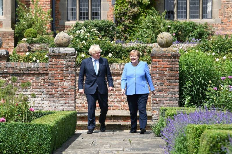 德國總理梅克爾和英國首相強森。（美聯社）