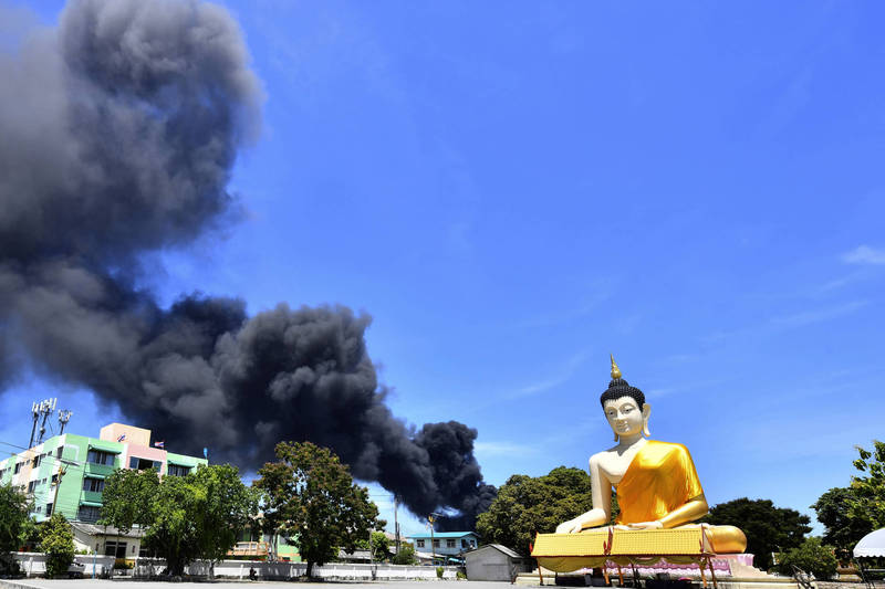 泰國東邊北欖府的台資明諦化學工廠今天凌晨驚傳大爆炸，造成至少21人受傷。（美聯社）