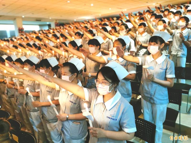 護理生要至醫療院所臨床實習了,卻仍等不到疫苗施打。(記者吳俊鋒攝) 護理生要至醫療院所臨床實習了,卻仍等不到疫苗施打。(記者吳俊鋒攝)