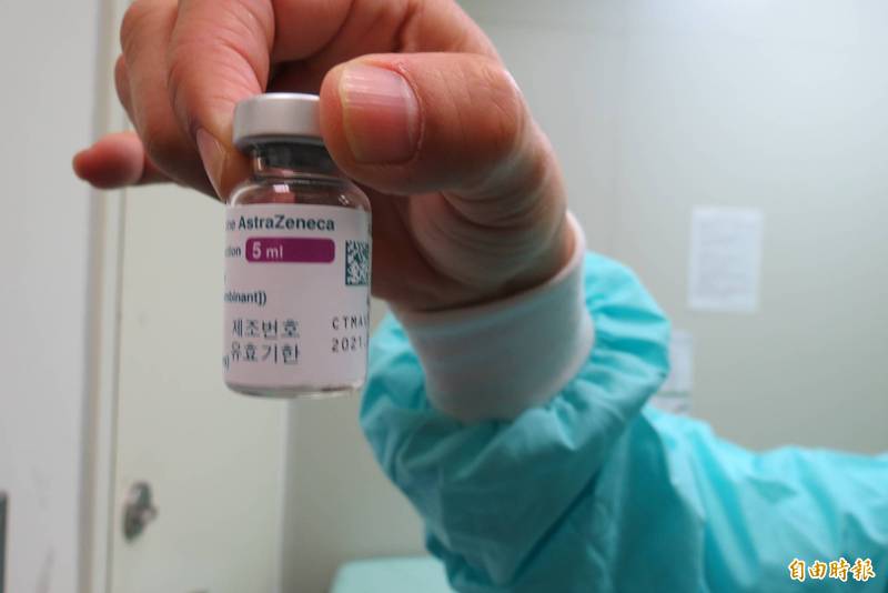 台中市要打第二劑AZ疫苗的民眾，明天（7日）就可跟4間醫院預約。（記者蘇金鳳攝）