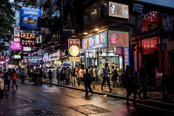 圖為香港尖沙咀街景。（彭博）