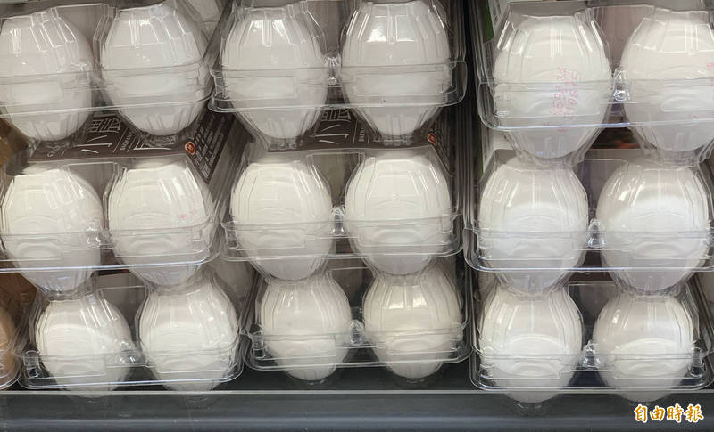 賴姓女子因與女菜販吵架，凌晨到菜販的攤架瘋狂破壞，砸破的蛋113台斤，另有皮蛋、鴨仔蛋各100個。示意照。（記者陳鳳麗攝）