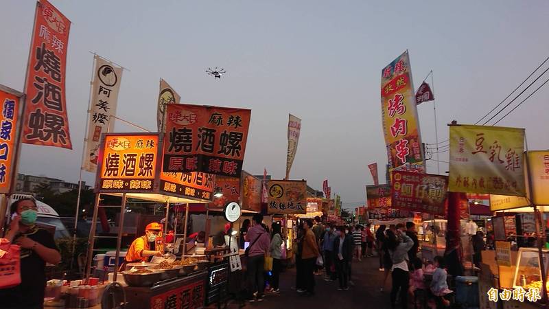 南市跟進五都餐廳與夜市微解封，暫不開放內用只提供外帶。（資料照，記者洪瑞琴攝）