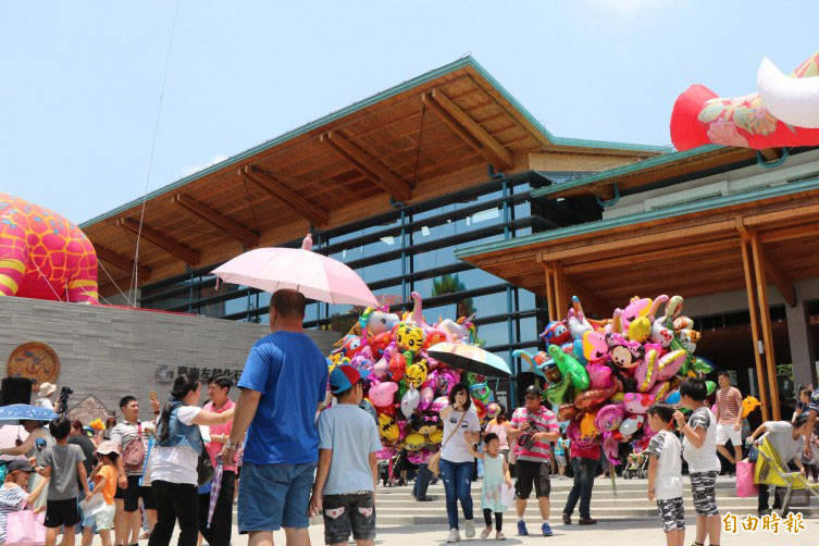 左鎮化石園區14日重新開園，並採取入園人數管制措施，容留人數上限250人、單一館舍容留人數上限50人。（資料照）