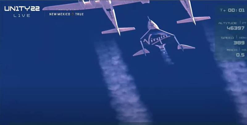 团结号半空中脱离运输机，启动发动机往太空加速升空飞行。（图翻摄自Virgin Galactic 直播）(photo:LTN)