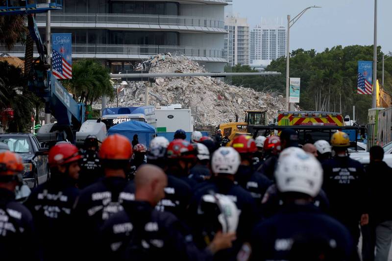 A 12-story apartment building in Surfside Town, Miami-Dade County, Florida, USA, suddenly collapsed on June 24. The death toll has increased to 86, and 43 people are still missing.  (AFP)