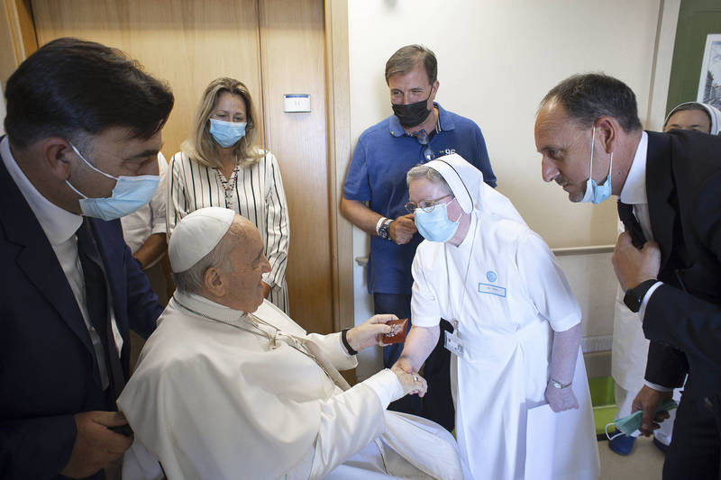教宗還要住院幾天 方濟各：迎著困難前行 心懷希望和信賴