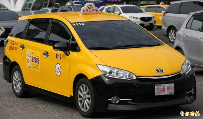 她叫2次鄰居計程車到大廳拿外送被盯上 網建議：客訴他！ - 生活 - Vimarsana News