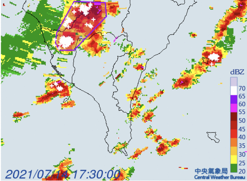 氣象局針對台南市、高雄市、屏東縣發布大雷雨即時訊息，持續時間至傍晚6時30分止。（圖擷取自中央氣象局）