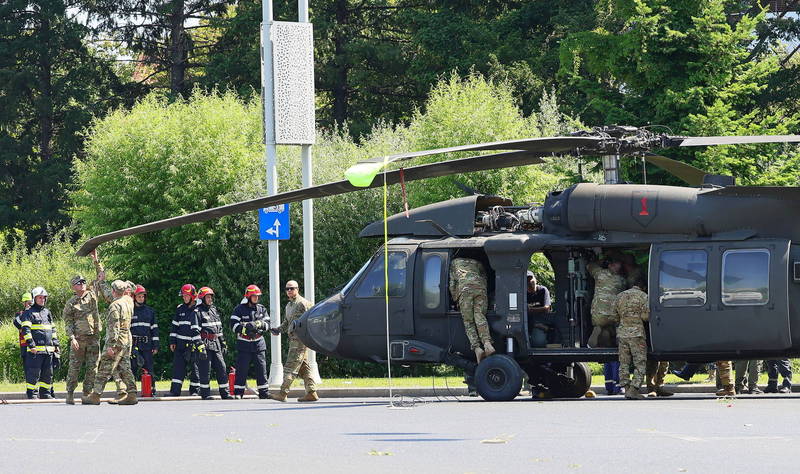 美国军方人员正在进行检查。（欧新社）(photo:LTN)