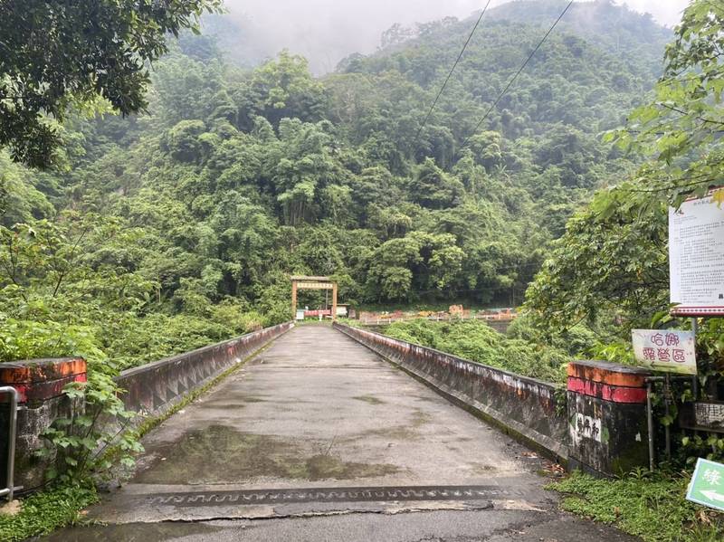 新竹縣五峰鄉鐵線橋，今天傳出有年輕人在橋下溺水送醫不治。（圖由張益生提供）