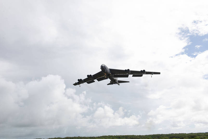 美军已派出B-52H同温层堡垒轰炸机进驻关岛。（图取自美国空军新闻稿）(photo:LTN)