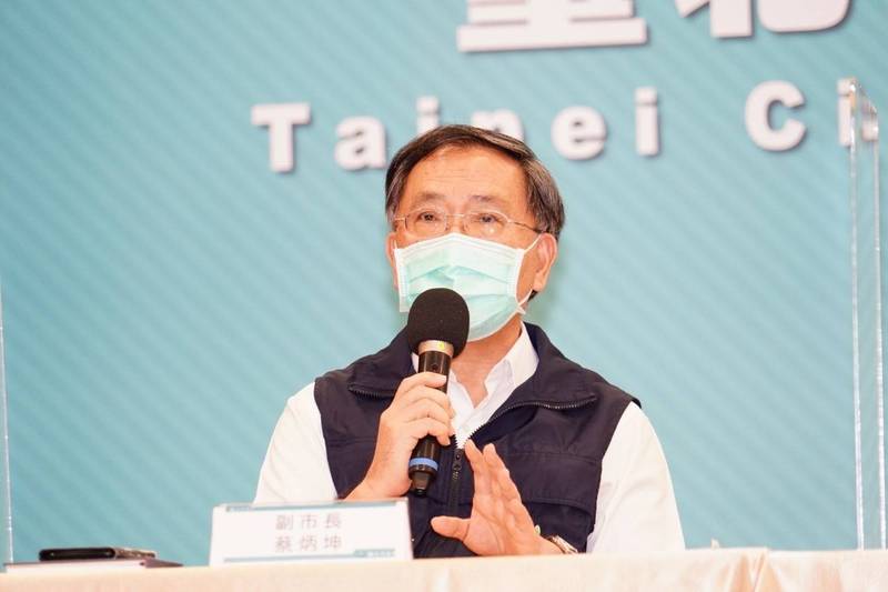 台北市副市長蔡炳坤宣布，中小學教職員下週一接種，可望開學前接種完畢。（台北市政府提供）