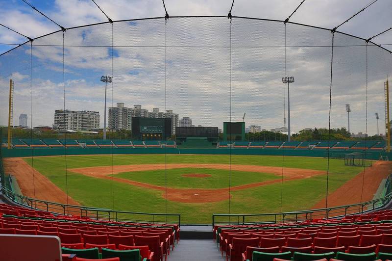 新北市核准19日起新莊棒球場可辦理中職賽程，一律採閉門進行。（新北市政府提供）