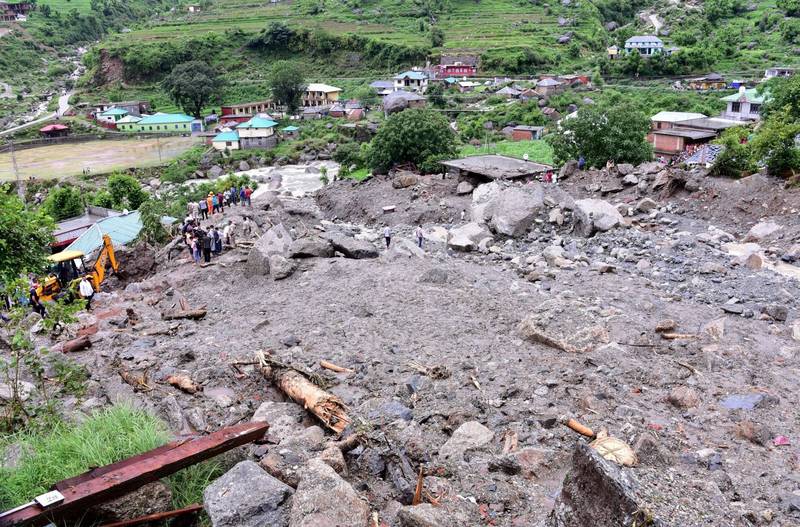 印度孟買郊區暴雨後發生土石流，至少已有15人死亡，可能還有更多人被埋在下面。印度土石流示意圖。（路透）