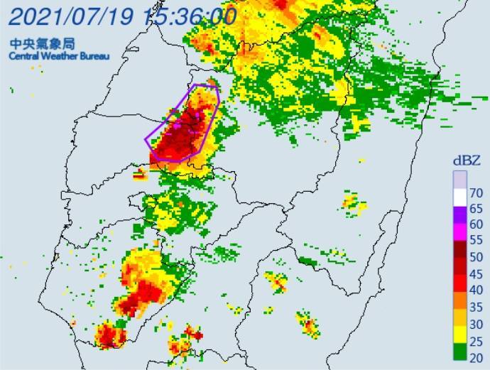 中央氣象局在今（19）日下午3時44分，針對彰化、南投、雲林發布大雷雨即時訊息，提醒民眾外出要攜帶雨具。
（圖取自中央氣象局）