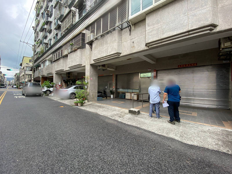 朱姓義務人員林市某花園大廈建築基地持分的土地，經10年15次拍賣都流標，住戶共同集資買回，歷經10年16次的拍賣終於拍定。 （彰化分署提供）