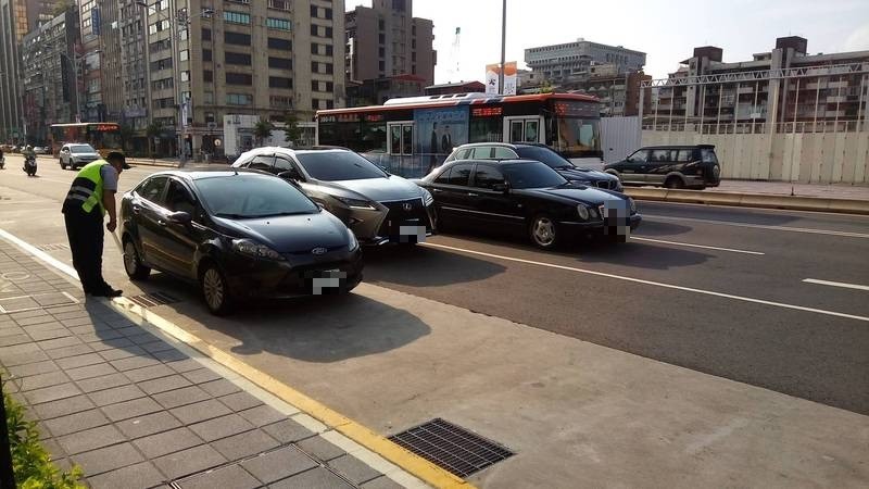 北市今晚6時起紅黃線 78校開放停車 生活 自由時報電子報