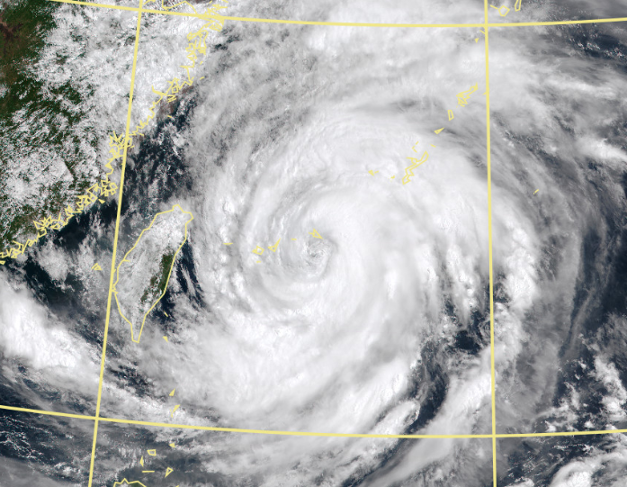 中颱烟花上午8時的中心位置在北緯24.1度，東經125.5度，以每小時8公里速度向北北西進行。（擷取自中央氣象局）
