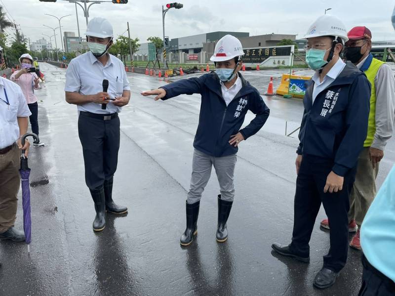 高市永安路每雨必淹 600米道路直接墊高半公尺 - 生活 - Vimarsana News