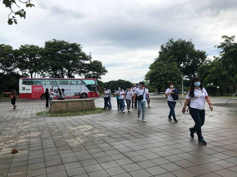 二級警戒調降，水道博物館再出現遊覧車團客。（水道博物館提供）