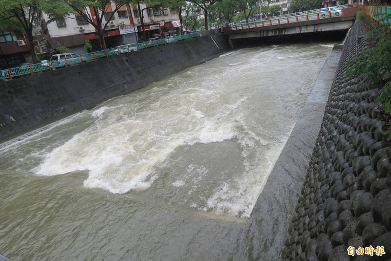 台中市今日降豪大雨，接獲75件零星災情及局部災情（記者蘇金鳳攝）