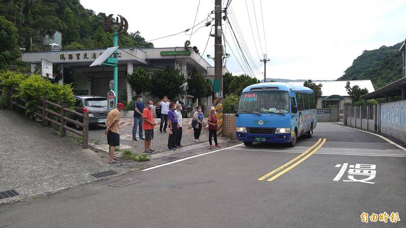 基隆七堵偏遠山區疫情期間公車班次減少。（記者盧賢秀攝）