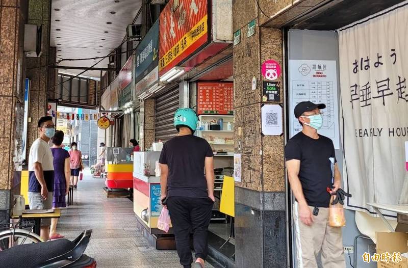 新北市社會局將推出「待用餐」平台，計畫募集數百家待用餐店家，讓業者有生意，也可幫助尋求溫飽的人。（記者賴筱桐攝）