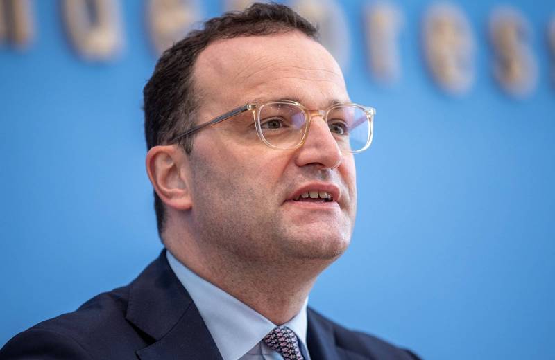 德國衛生部長史巴恩（Jens Spahn）與16邦衛生首長開會討論後，決定讓年長者和高風險族群施打加強劑量疫苗。（歐新社資料照）