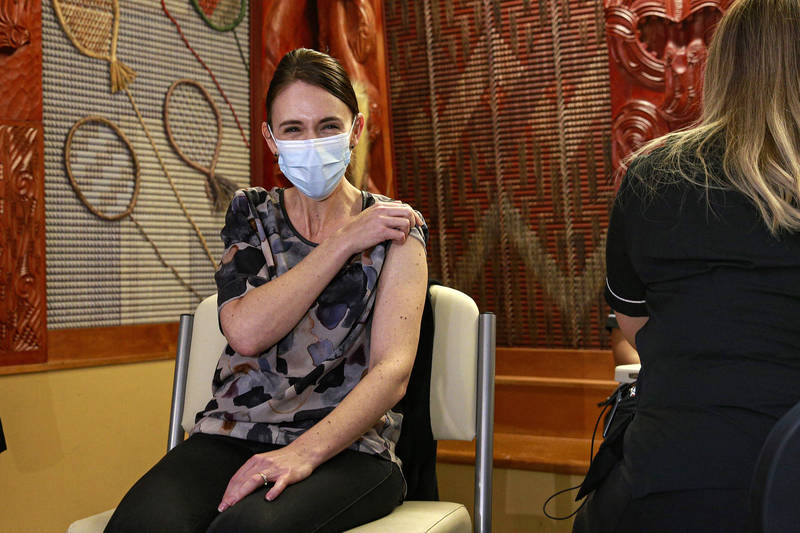纽国总理阿尔登已接种辉瑞疫苗，日前被3岁女儿传染流鼻水后，紧急接受武肺筛检，结果呈现阴性。（美联社）(photo:LTN)
