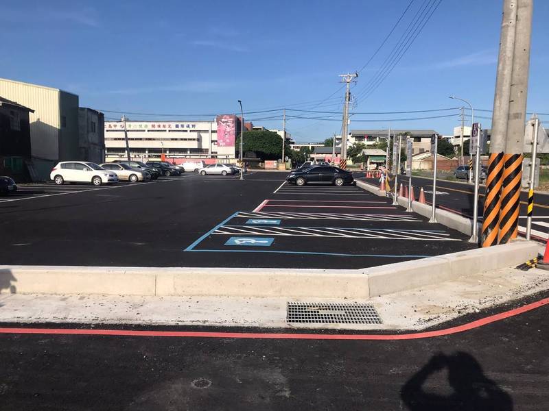 南市精忠二村公辦都更案，已完成停車場等公共設施啟用。（南市都發局提供）