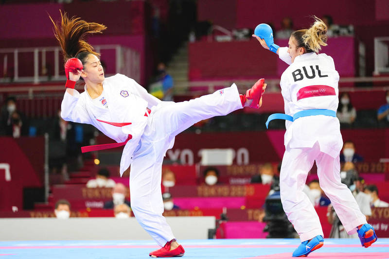 Taiwan’s Wen Tzu-yun, left, and Ivet Goranova of Bulgaria compete in the women’s kumite under-55kg elimination round at the Tokyo Olympics yesterday.
Photo: AP Taiwan’s Wen Tzu-yun, left, and Ivet Goranova of Bulgaria compete in the women’s kumite under-55kg elimination round at the Tokyo Olympics yesterday.
Photo: AP