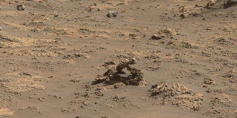 美国太空总署（NASA）火星探测车好奇号（curiosity）发现火星「盖尔撞击坑」内，出现一道神祕的「石拱门」。（图取自mars.nasa.gov）(photo:LTN)