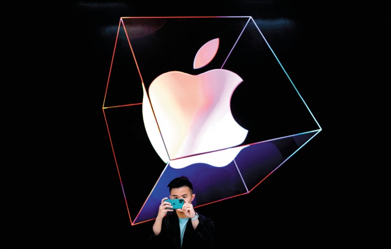 苹果公司将推可扫描苹果装置内是否有儿童色情照片，并自动向当局举报的新服务以打击儿童色情犯罪。（法新社档案照）(photo:LTN)