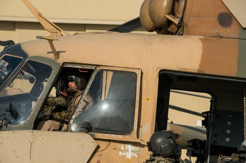 目前已有8名阿富汗空军飞官遇到神学士暗杀。图为驾驶Mi-17直升机的阿富汗空军飞官。（路透）(photo:LTN)