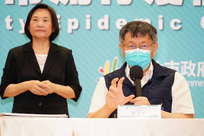 台北市於8月3日開放餐飲內用，市長柯文哲今表示，近一週針對餐飲防疫稽查，有105件不合格。（台北市政府提供）