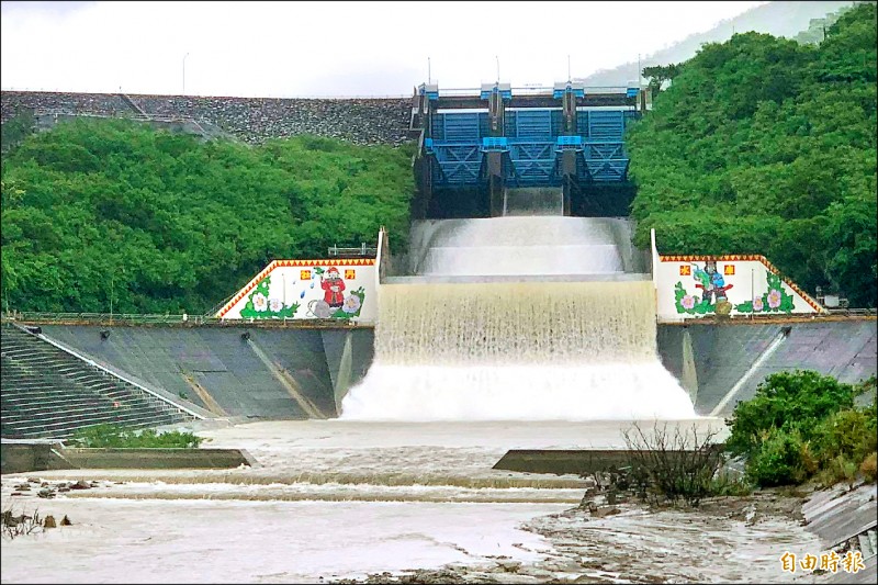 牡丹水庫近期雨量豐沛進行調節性放水。（記者蔡宗憲攝）