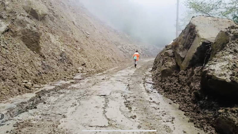 阿里山青年活動中心交通中斷6天半的連外道路終搶通。（嘉義縣政府提供）