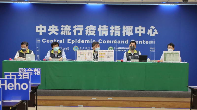指揮中心指揮官陳時中今天指出，下一階段疫苗接種策略將放在保護活動例較高的年輕族群。（指揮中心提供）