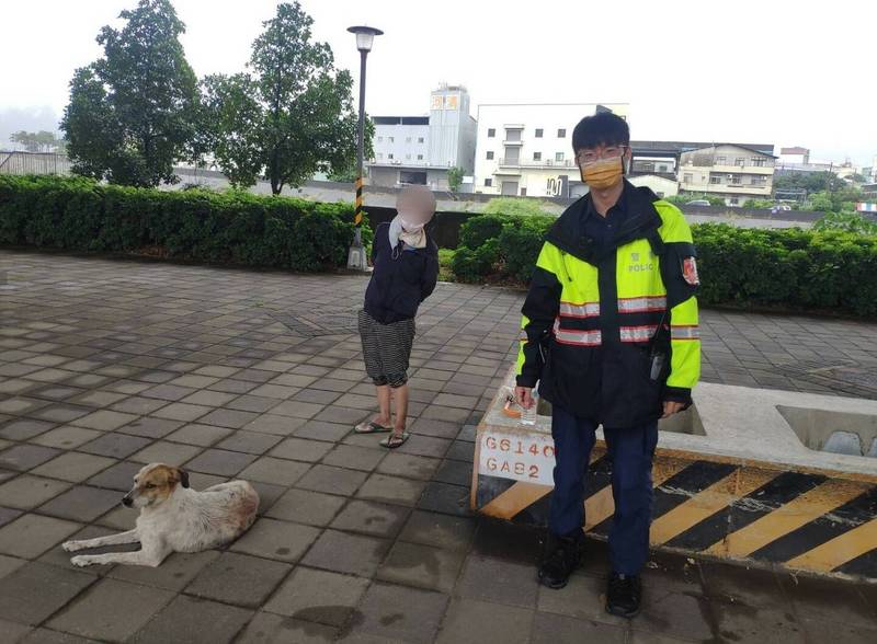 林姓阿嬤帶著愛犬出門訪友，竟然迷途22小時。（記者何宗翰翻攝）