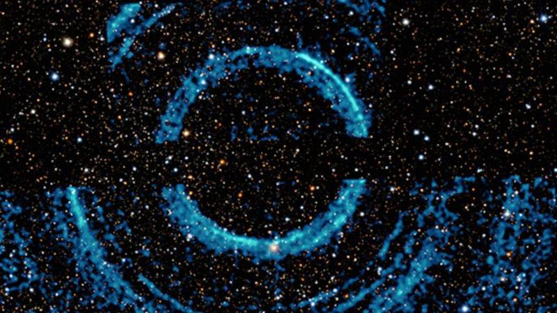 美國太空總署錢卓拉X射線天文台在距離地球7800光年處、天鵝座的1個黑洞四周，發現了「幽靈環」。（圖取自Chandra X-ray Observatory）