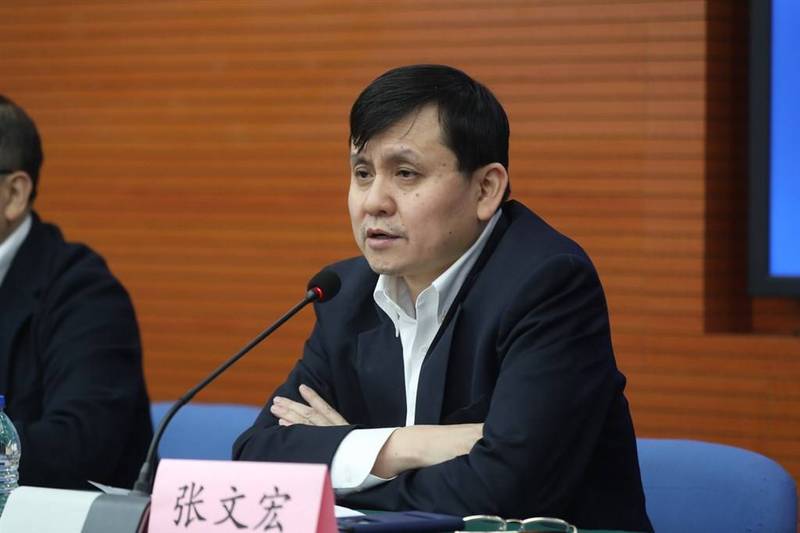 中国防疫专家张文宏（图）近期因「与病毒共存论」遭到反对者批判，15日又传出博士论文遭检举涉抄袭。（中新社）(photo:LTN)