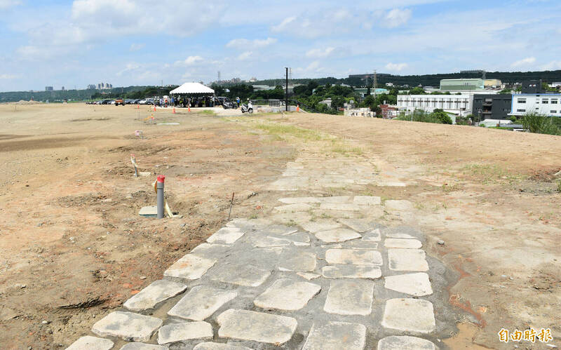 大嵙崁親水園區景觀工程依現況地形特性、景觀視野及生態資源設計分區規劃「中庄水之谷」及「大嵙崁天空之城」。（記者李容萍攝）