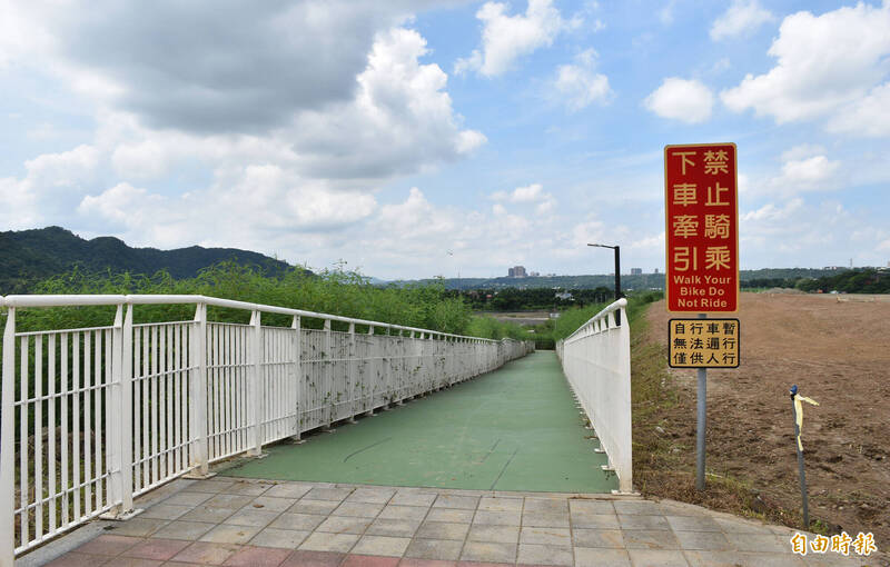 大嵙崁親水園區景觀工程依現況地形特性、景觀視野及生態資源設計分區規劃「中庄水之谷」及「大嵙崁天空之城」。（記者李容萍攝）