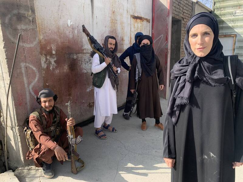 CNN女记者沃德留在阿富汗持续报导，引起外界关注。（图撷取自推特clarissaward）(photo:LTN)