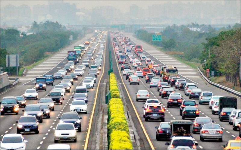 例假日國道交通量已恢復95%，中秋連假預期有大批民眾外出。（資料照）