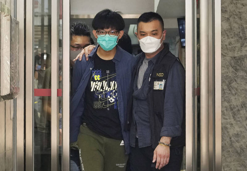 香港大學學生會評議會中的4名港大生，今天遭警方以涉嫌違反《港區國安法》中的「宣揚恐怖主義」罪逮捕。（美聯社）