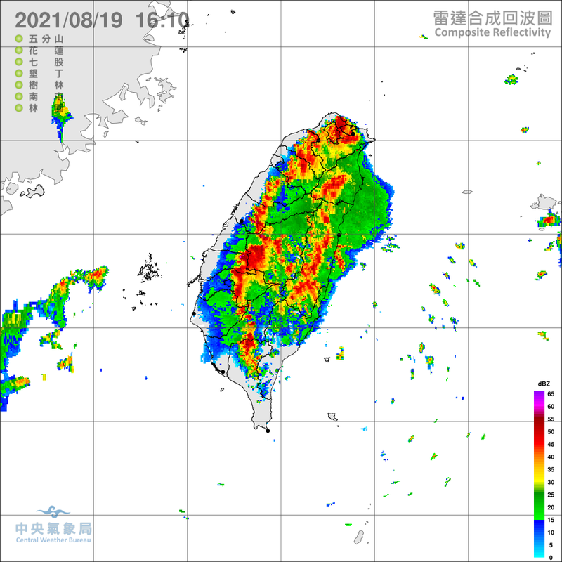 從中央氣象局的雷達合成回波圖中顯示，全台幾乎都壟罩在雨中。（圖取自中央氣象局）